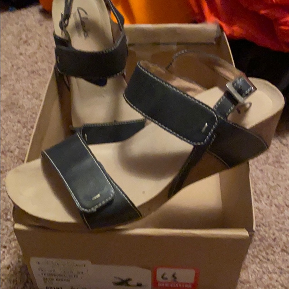 Clark’s ladies navy blue sandals 6 1/2